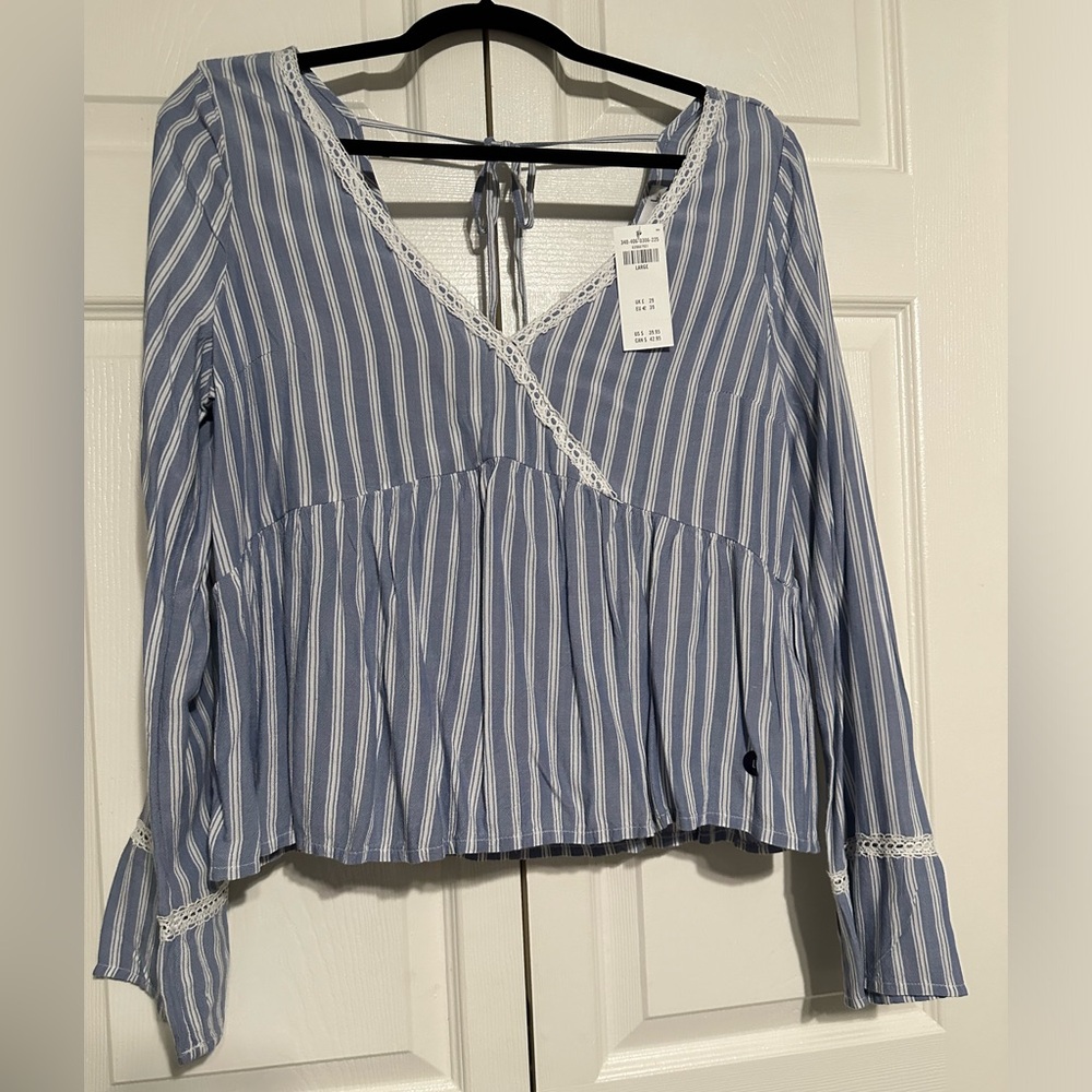 Hollister blue stripped blouse, size L, NWT